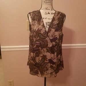 Sleeveless vneck blouse